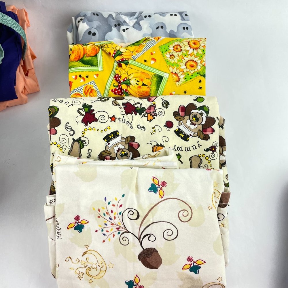 Seasonal Scrubs Bundle Size Small - Picture 4 of 6